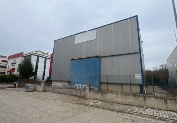KOBİ OSB’DE 650 M² KAPALI 1.000 M² AÇIK VİNÇLİ KİRALIK FABRİKA “BURADA”
