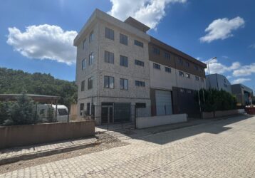 DİLOVASI KOBİ OSB’DE 1.100 M² KİRALIK FABRİKA “BURADA”