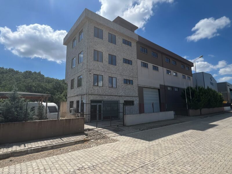 DİLOVASI KOBİ OSB’DE 1.100 M² KİRALIK FABRİKA “BURADA”